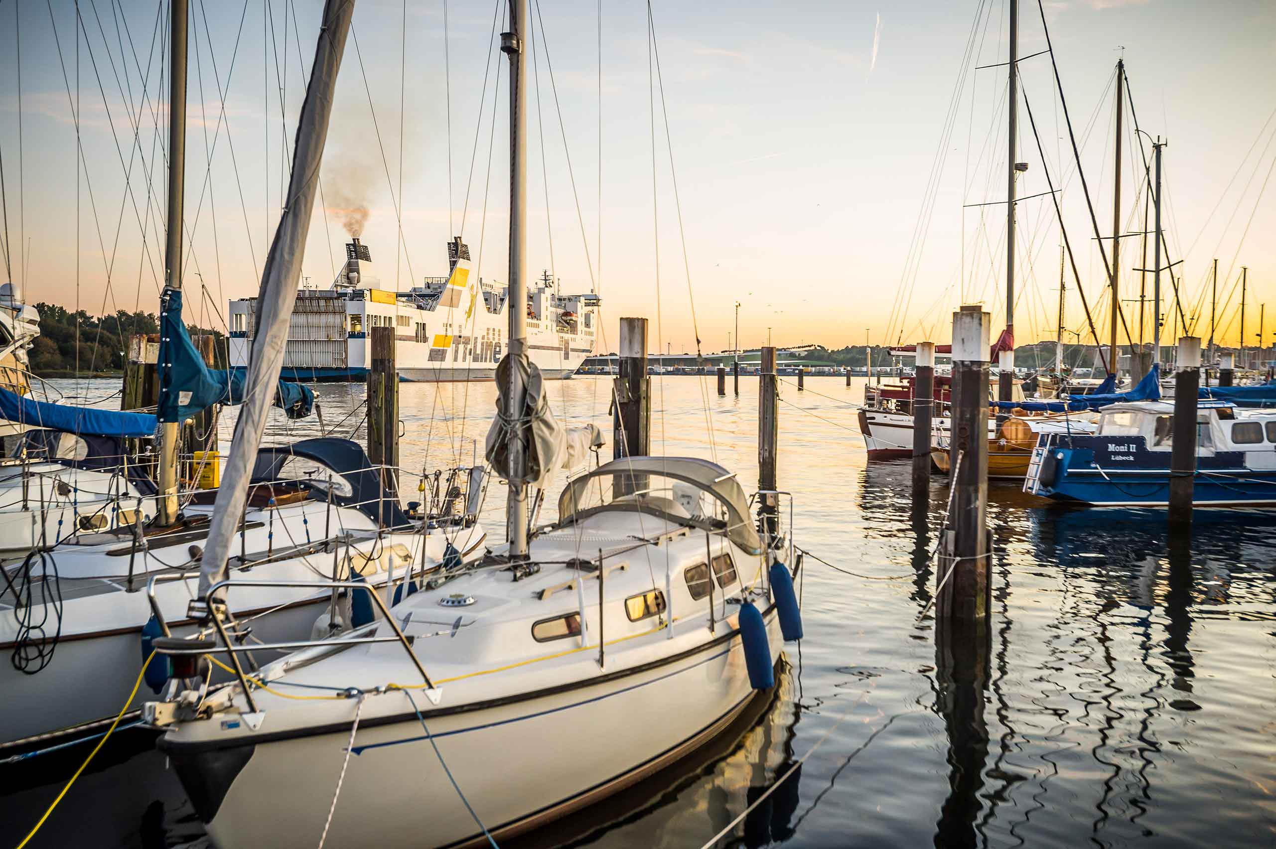 Fischereihafen in Travemünde am Abend